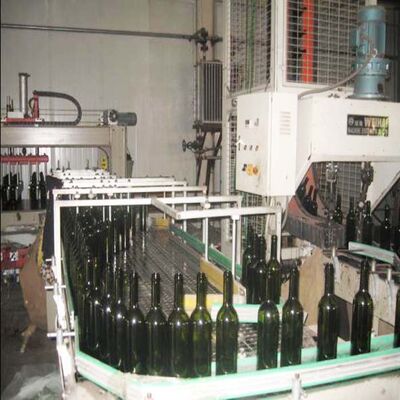 خرید خط تولید بطری شیشه ای 150TPD صنعتی با دستگاه شکل دهی شیشه ای 380 ولت تولید آنلاین